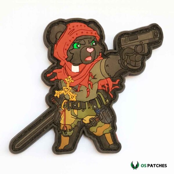 Parche PVC oso guerrero con pistola, espada y capa roja táctica