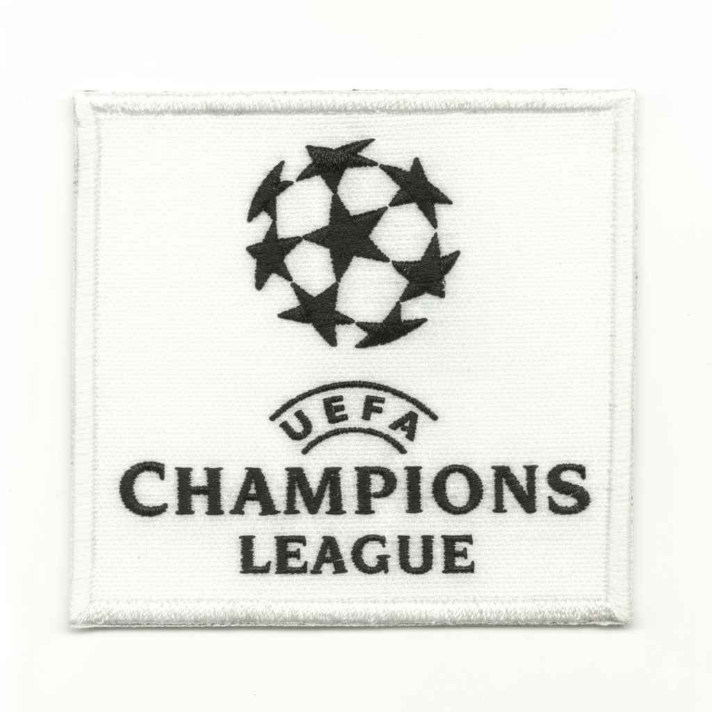 Parche bordado UEFA Champions League en blanco y negro con el logotipo de estrellas.
