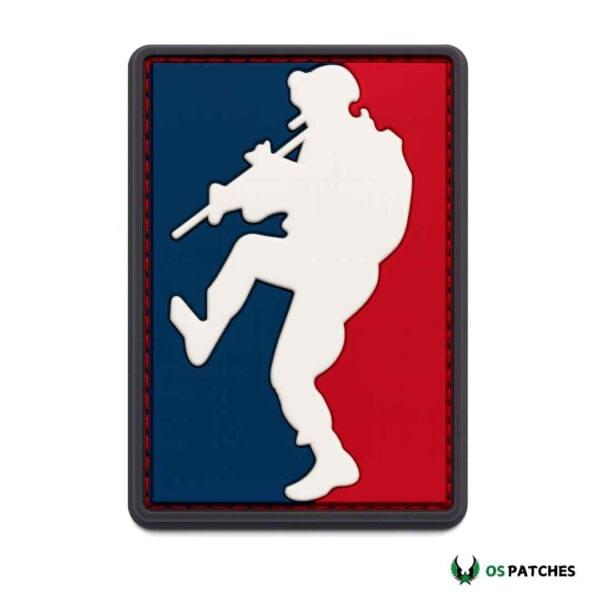 Parche PVC soldado blanco sobre fondo rojo azul estilo Airsoft táctico