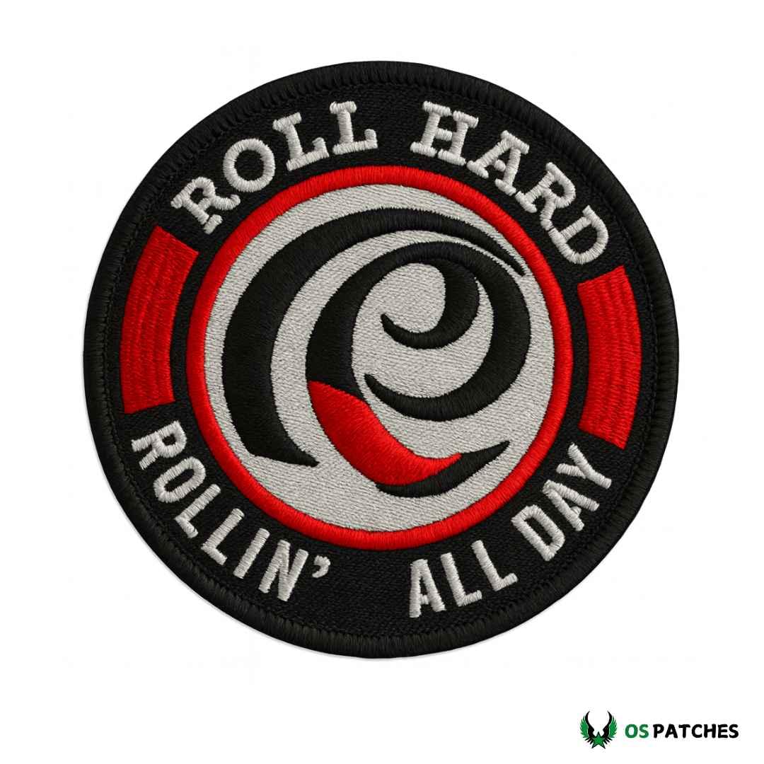 Parche bordado circular negro rojo con frase Roll Hard Rollin’ All Day